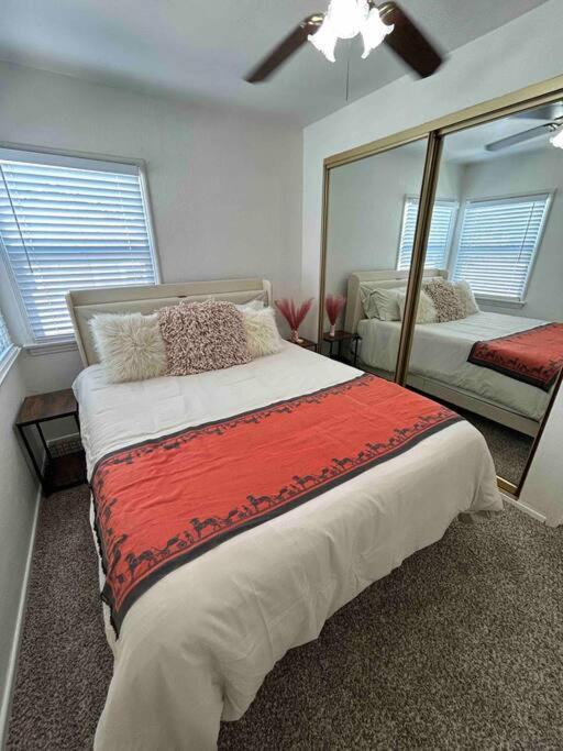 Entire Home By Newport Beach, Disneyland And Sna! Costa Mesa Luaran gambar