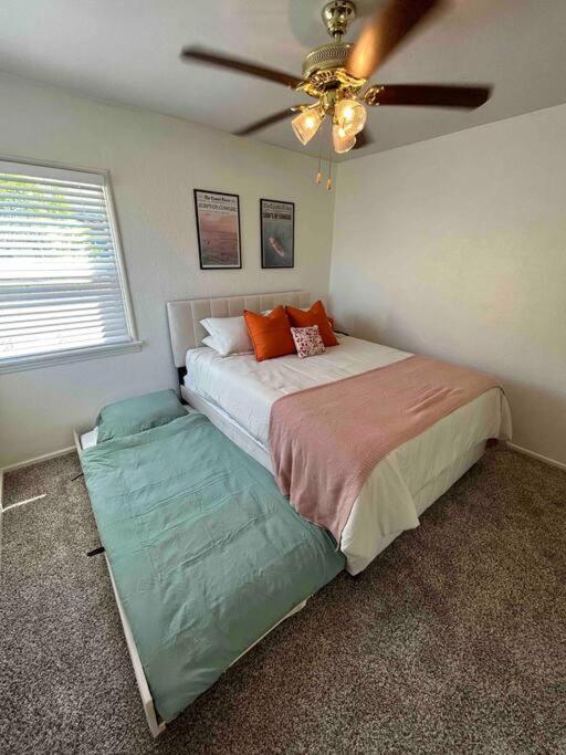 Entire Home By Newport Beach, Disneyland And Sna! Costa Mesa Luaran gambar